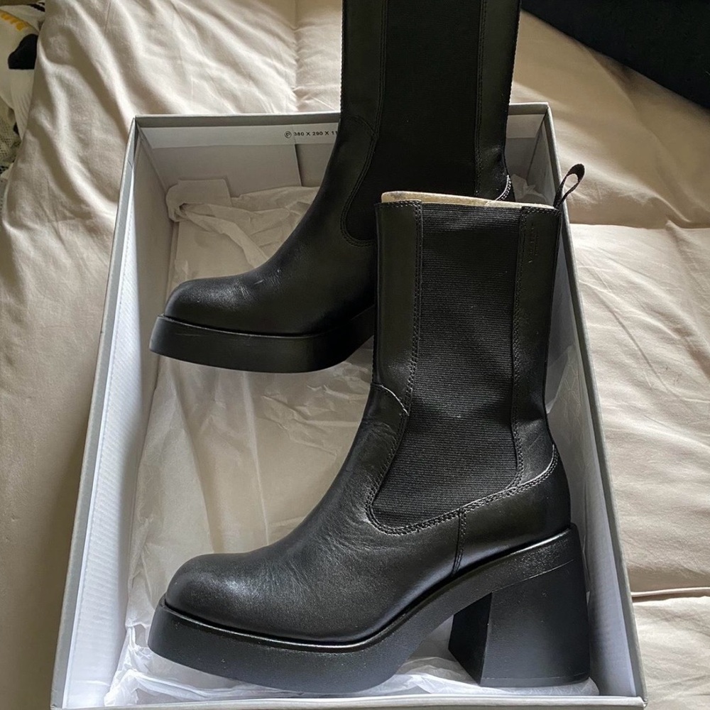 Vagabond Brooke Leather boots in black! Size 37 or 7.